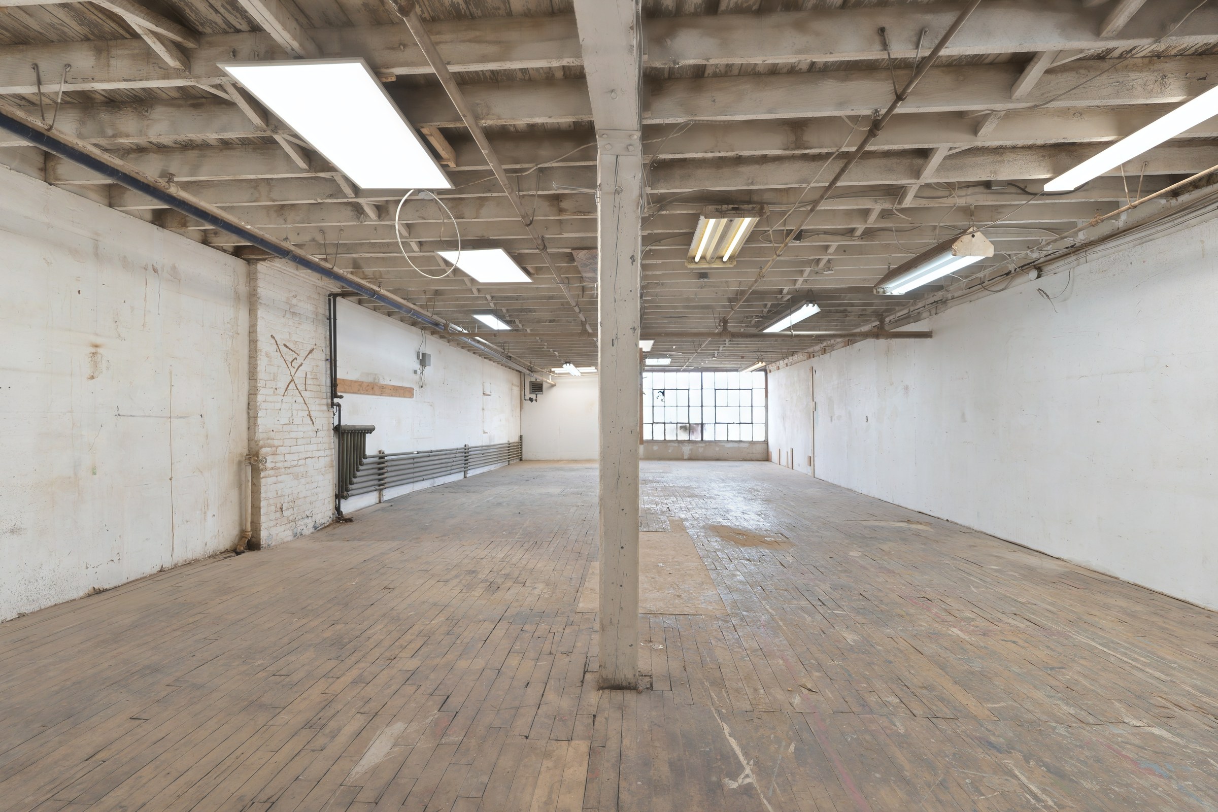 1024 Dupont Street, 2nd Floor, Toronto: open floor, centre post