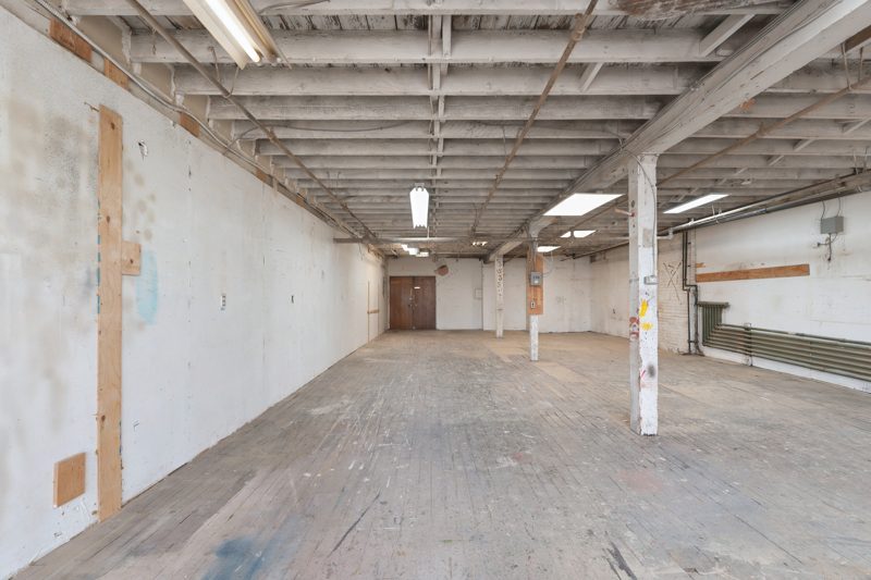 1024 Dupont Street, 2nd Floor, Toronto: open floor, side wall