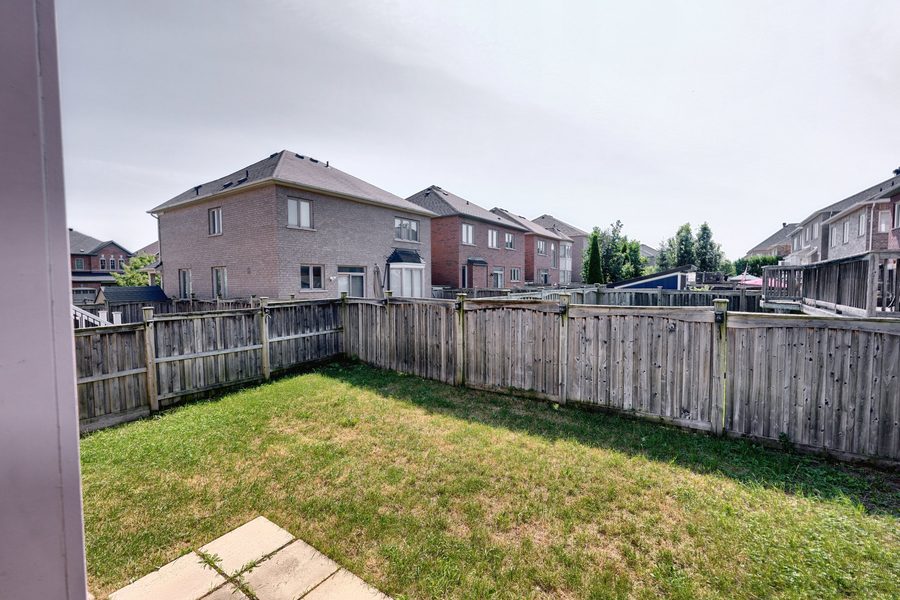138 Yakefarm Blvd