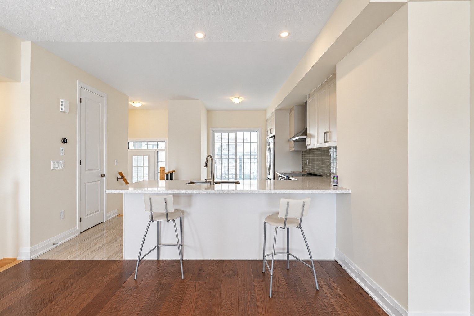 40 Clippers Crescent, Stouffville: breakfast bar