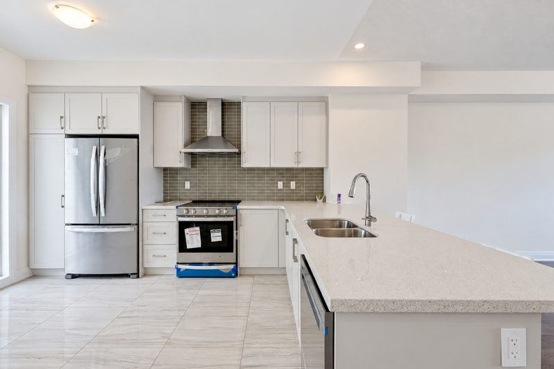 40 Clippers Crescent, Stouffville: kitchen