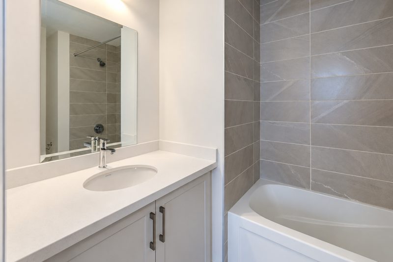 40 Clippers Crescent, Stouffville: ensuite