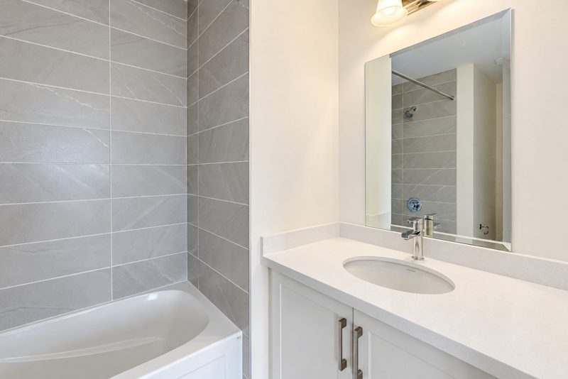 40 Clippers Crescent, Stouffville: ensuite