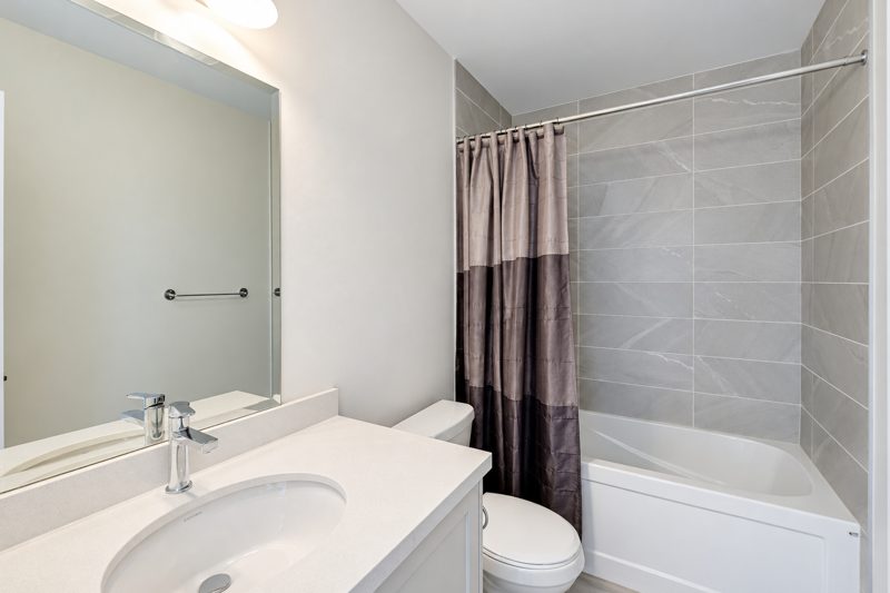 40 Clippers Crescent, Stouffville: ensuite