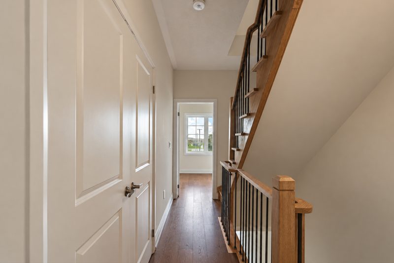 40 Clippers Crescent, Stouffville: hallway