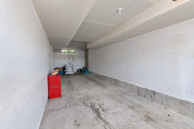 40 Clippers Crescent, Stouffville: tandem garage